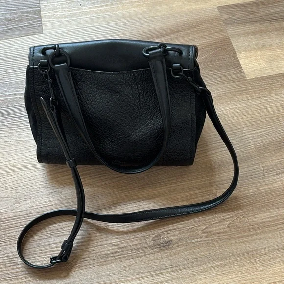 Coach Elegant Black Leather Shoulder Bag - Picture 7 of 16